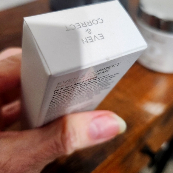 SkinMedica Even & Correct Brightening Pads - Even & Correct Dark Spot cream. - Picture 8 of 11